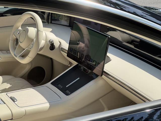 Pre - Owned Voyah S9 2025 Extended - Range Rear - Wheel Drive Ultra