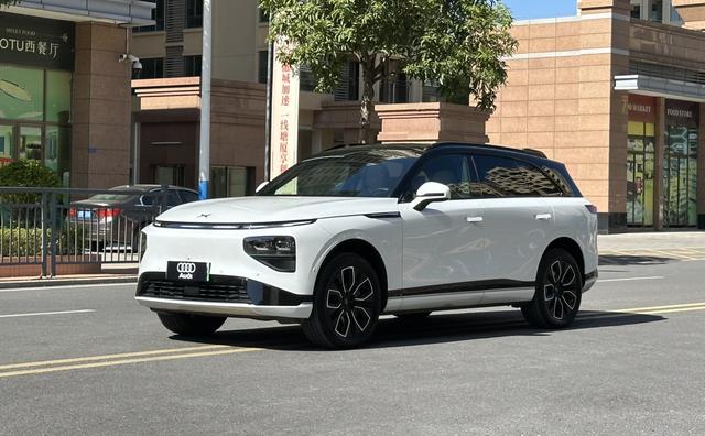 Certificated Pre-Owned XPENG G9 2025 625 Long Range Max