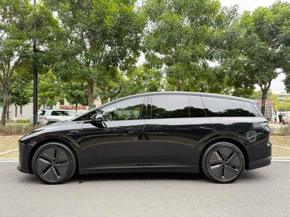 Pre-Owned Li Auto i8 2025 Standard Version