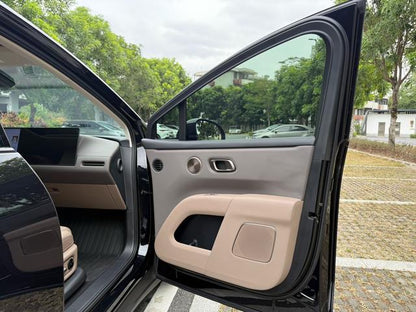 Pre-Owned Li Auto i8 2025 Standard Version