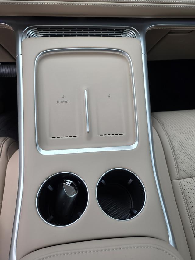 Pre - Owned XPENG G9 2025 Model 680 Long - Range Four - Wheel Drive Max