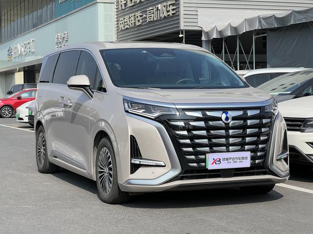 Certificated Used Denza D9 DM 2022 Edition 970 Four-wheel Drive Honor Version