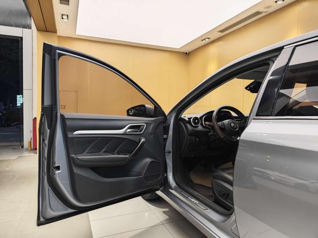 MG6 PHEV d'occasion certifiée, édition 2018, 45T E-Drive, version hybride intelligente avec pilote et connexion Internet.