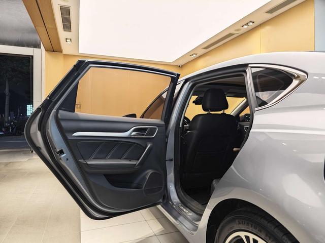 MG6 PHEV d'occasion certifiée, édition 2018, 45T E-Drive, version hybride intelligente avec pilote et connexion Internet.