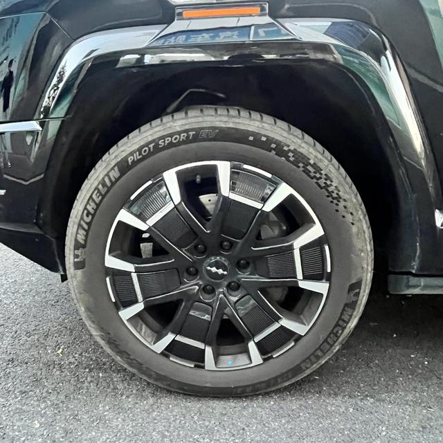 Certificated Used Formula Leopard 8 2025 Brave & Wise Flagship Edition 7-Seater