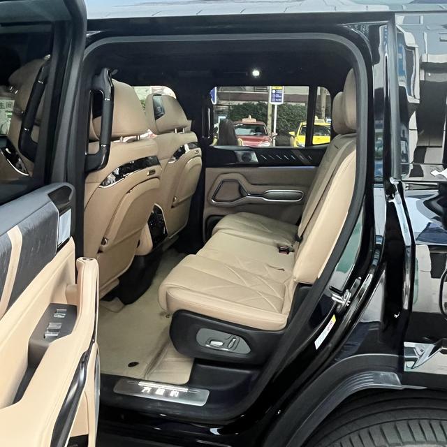 Certificated Used Formula Leopard 8 2025 Brave & Wise Flagship Edition 7-Seater