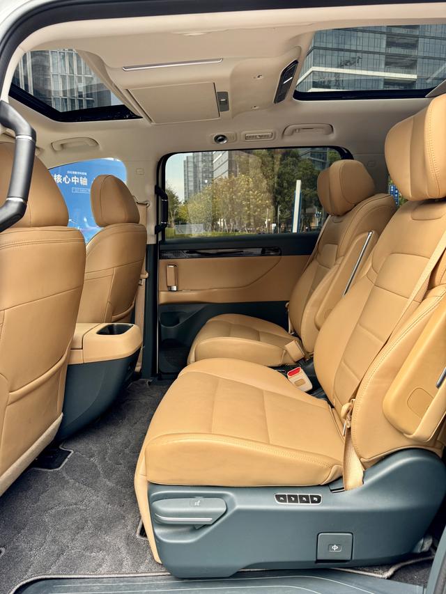 Certificated Used GAC Trumpchi E8 Phev 2024 2.0Atk 150Km Max Version