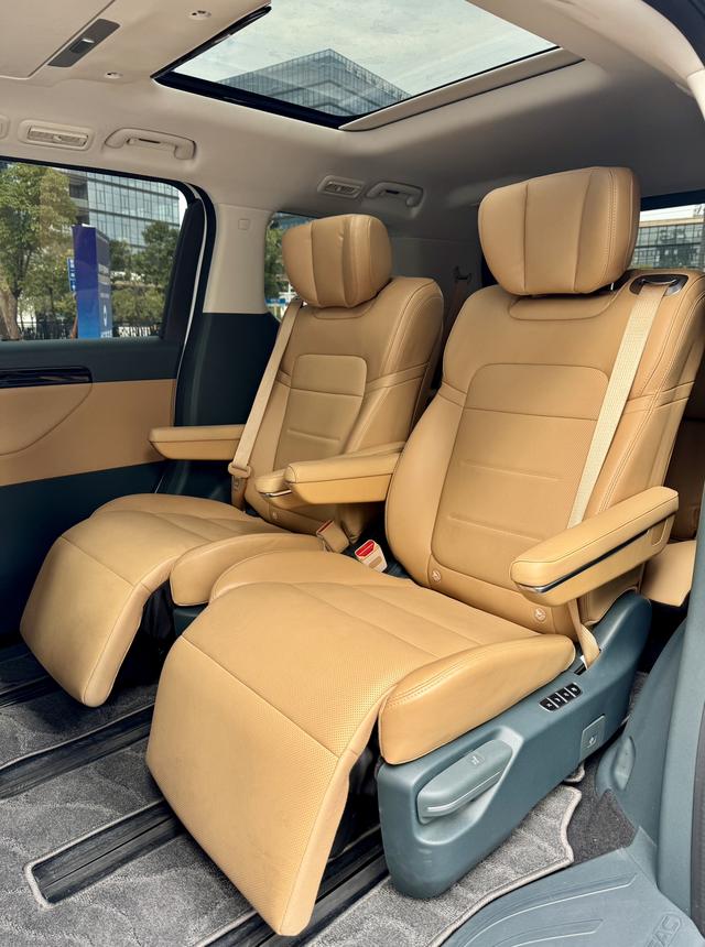 Certificated Used GAC Trumpchi E8 Phev 2024 2.0Atk 150Km Max Version