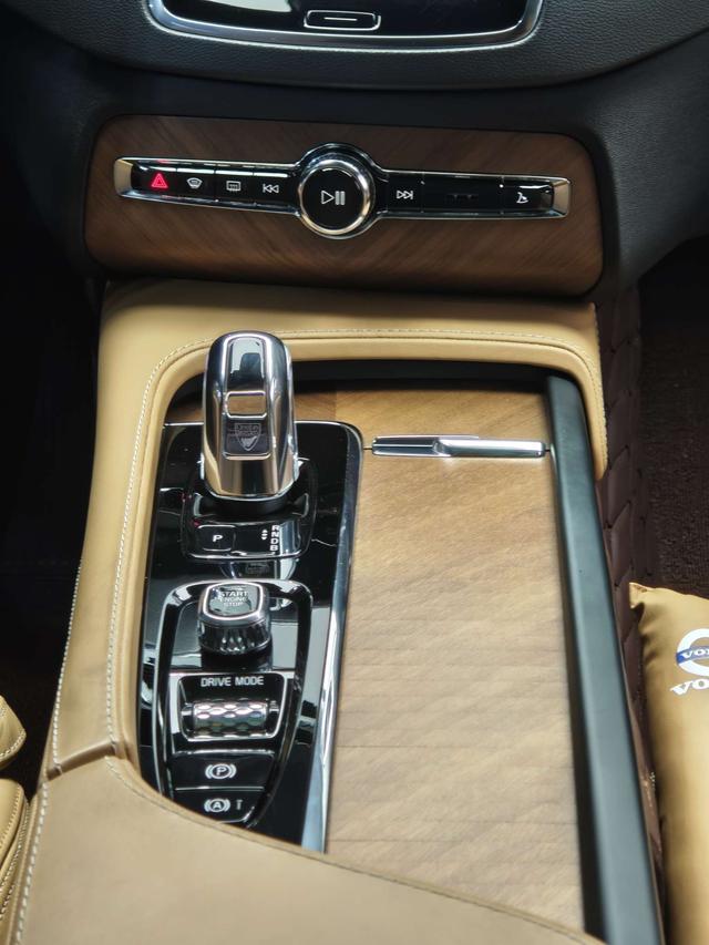 Volvo XC90 PHEV 2018 E-Drive Hybrid T8 Excellence 7 places d'occasion certifiée