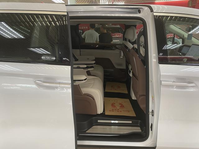 Certificated Used BYD Xia 2025 DM-i 180KM Premium Edition