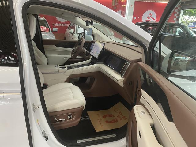 Certificated Used BYD Xia 2025 DM-i 180KM Premium Edition