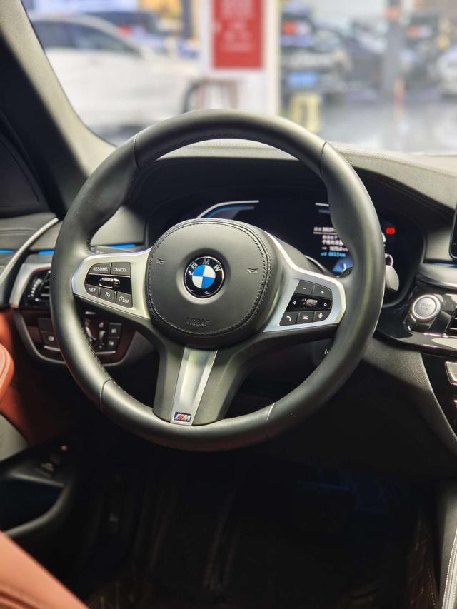 Certificated Used BMW 5 Series PHEV 2021 Facelift 535Le M Sport Package