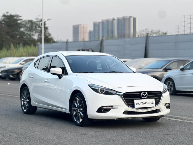 Certificated Used Mazda 3 Axela 2017 Two-Door 2.0L Automatic Luxury Type National V