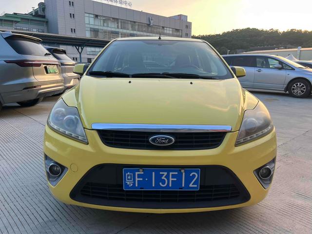 Certificated Used Ford Focus 2011 Model Hatchback 1.8L Automatic Fashionable Type