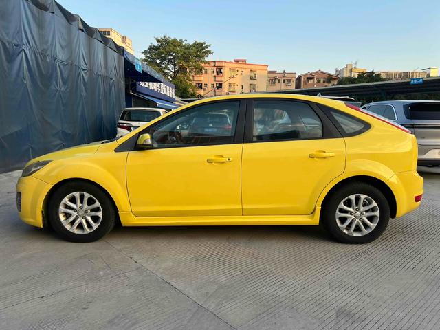 Certificated Used Ford Focus 2011 Model Hatchback 1.8L Automatic Fashionable Type