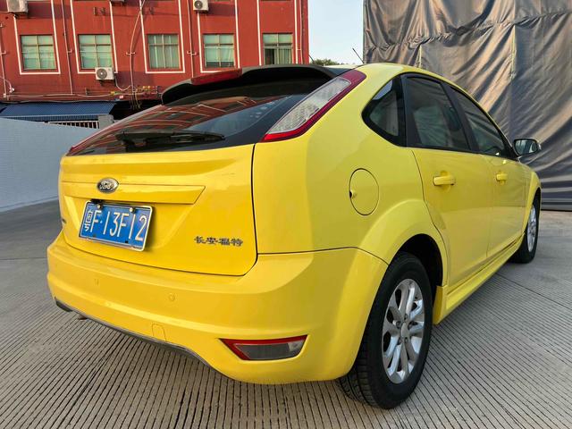 Certificated Used Ford Focus 2011 Model Hatchback 1.8L Automatic Fashionable Type