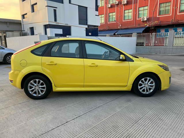 Certificated Used Ford Focus 2011 Model Hatchback 1.8L Automatic Fashionable Type