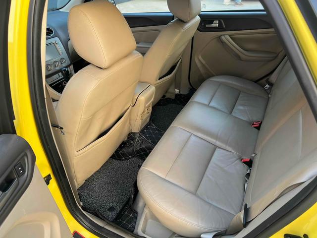 Certificated Used Ford Focus 2011 Model Hatchback 1.8L Automatic Fashionable Type