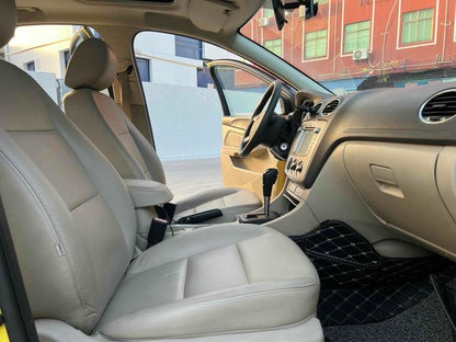 Certificated Used Ford Focus 2011 Model Hatchback 1.8L Automatic Fashionable Type