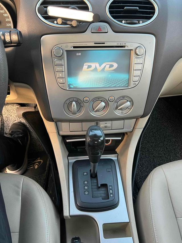 Certificated Used Ford Focus 2011 Model Hatchback 1.8L Automatic Fashionable Type