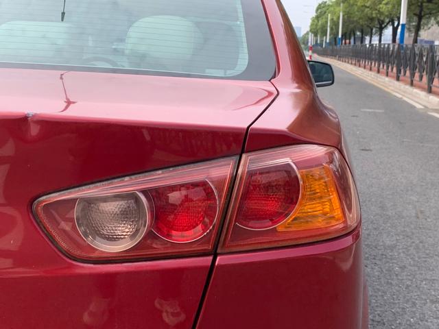 Certificated Used Yishen 2010 Model Fashion Edition 1.8L CVT Comfort