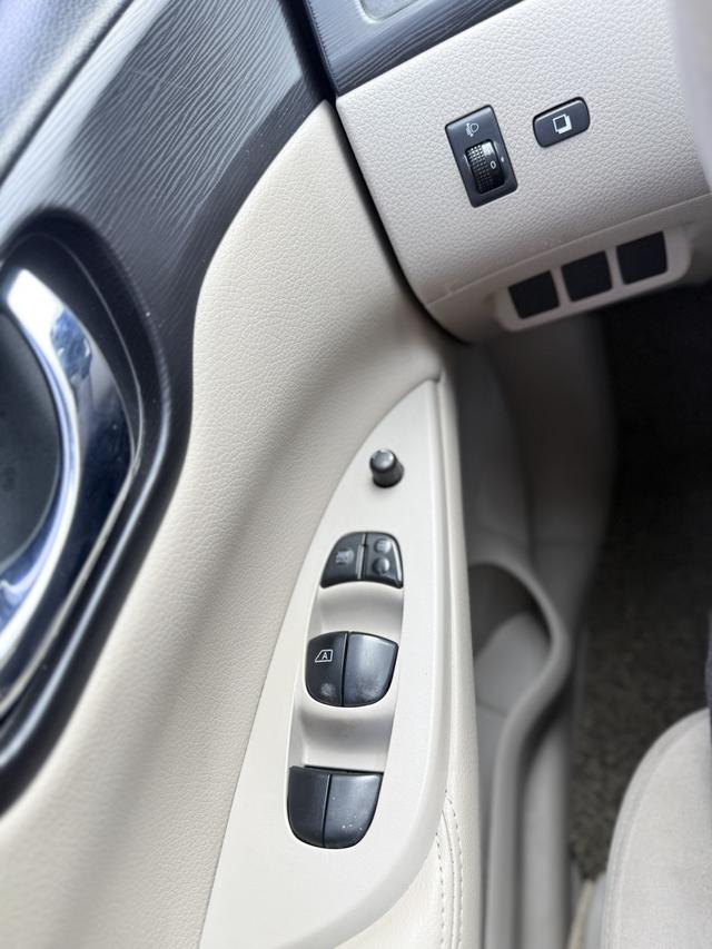 Certificated Used Dongfeng Nissan Tiida 2011 1.6L CVT Comfort Type