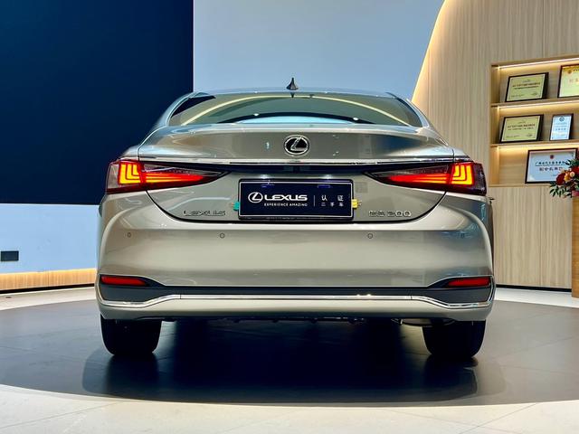 Certificated Used Lexus ES 2022 200 Excellence Edition