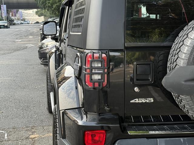 Certificated Used BAIC BJ40 2024 2.0T Automatic 4WD City Hunter Glory Edition