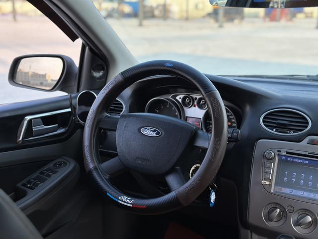 Certificated Used Ford Focus 2013 Model Hatchback Classic 1.8L Automatic Basic