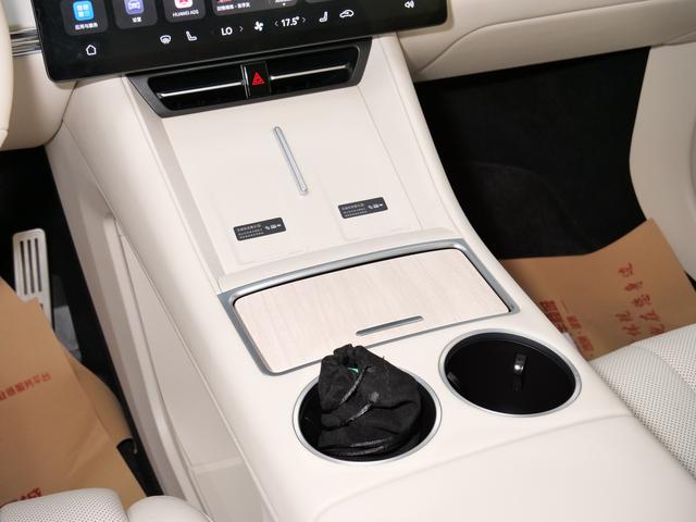 Certificated Pre-Owned Zhijie R7 2024 Extended-Range 37kWh Max Rear-Wheel Drive Version -u21939441