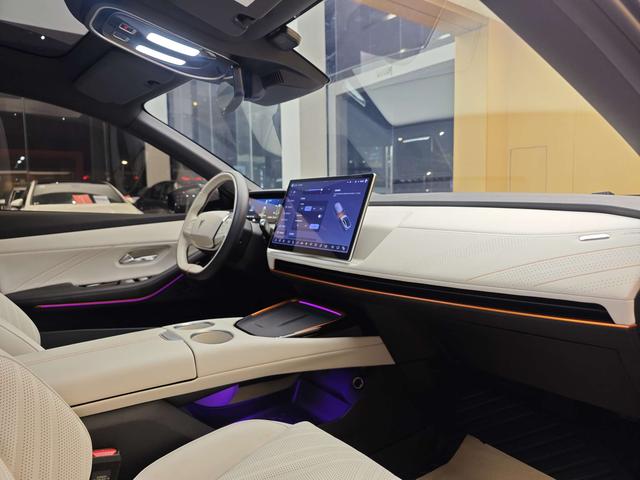 Certificated Pre-Owned Deepal SL03 2024 200 Max 2nd Anniversary Black Gold Knight Edition -u22076073