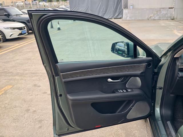 Certificated Pre-Owned Wenjie M5 2022 Extended-Range Four-Wheel Drive Ultimate Edition -u22008648