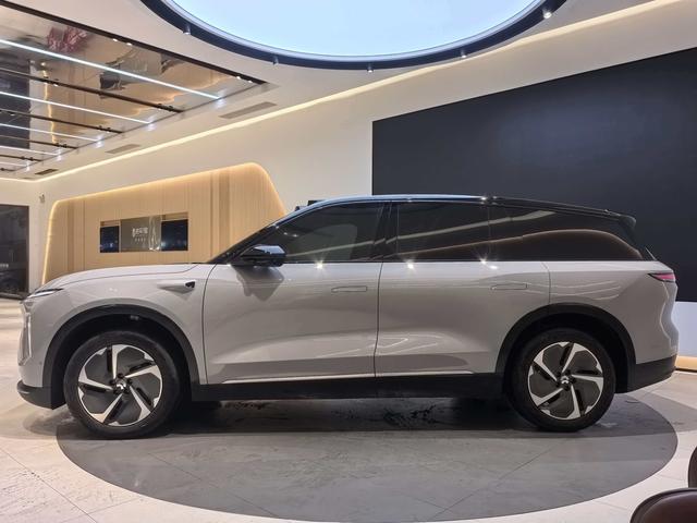 Certificated Pre-Owned NIO ES8 2024 75kWh -u23768030