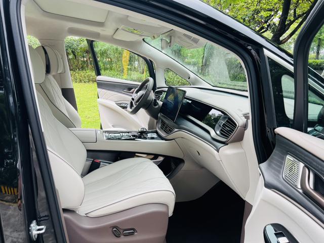Certificated Pre-Owned Denza D9 DM 2022 970 4WD Flagship Edition -u24010901