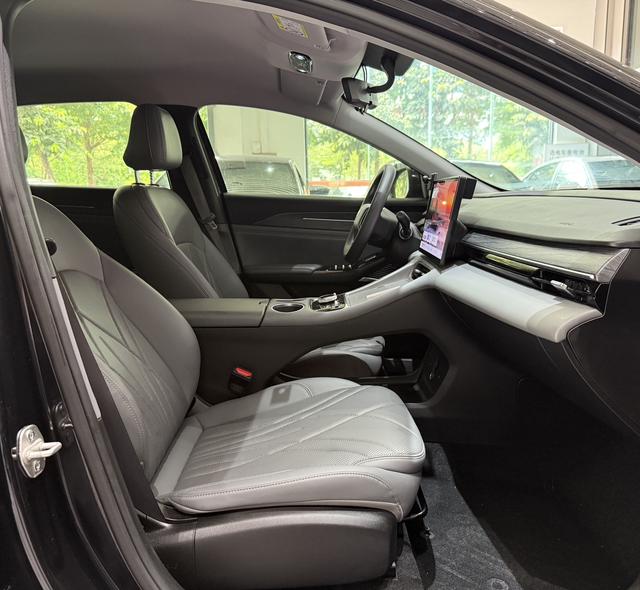 Certificated Pre-Owned Geely Galaxy L6 2025 1.5 EM-i DHT 60KM Starting Edition -u24032471