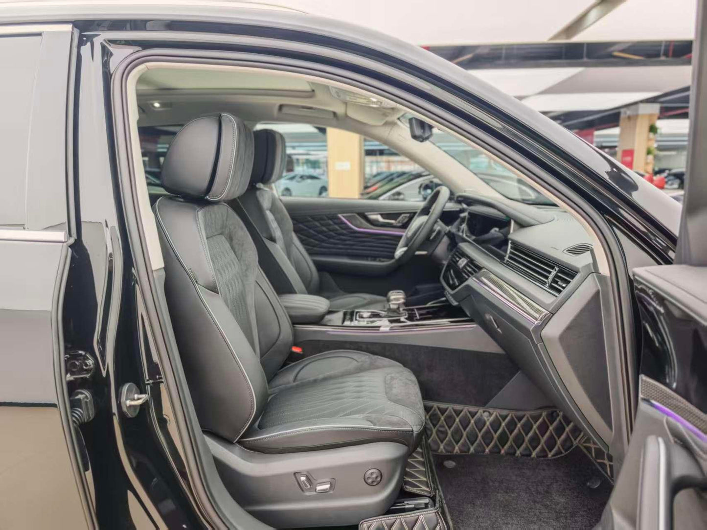 Certificated Pre-Owned Hongqi HS5 2022 2.0T Intelligent Connected Flag Leading Four-Wheel Drive Version -u24016682
