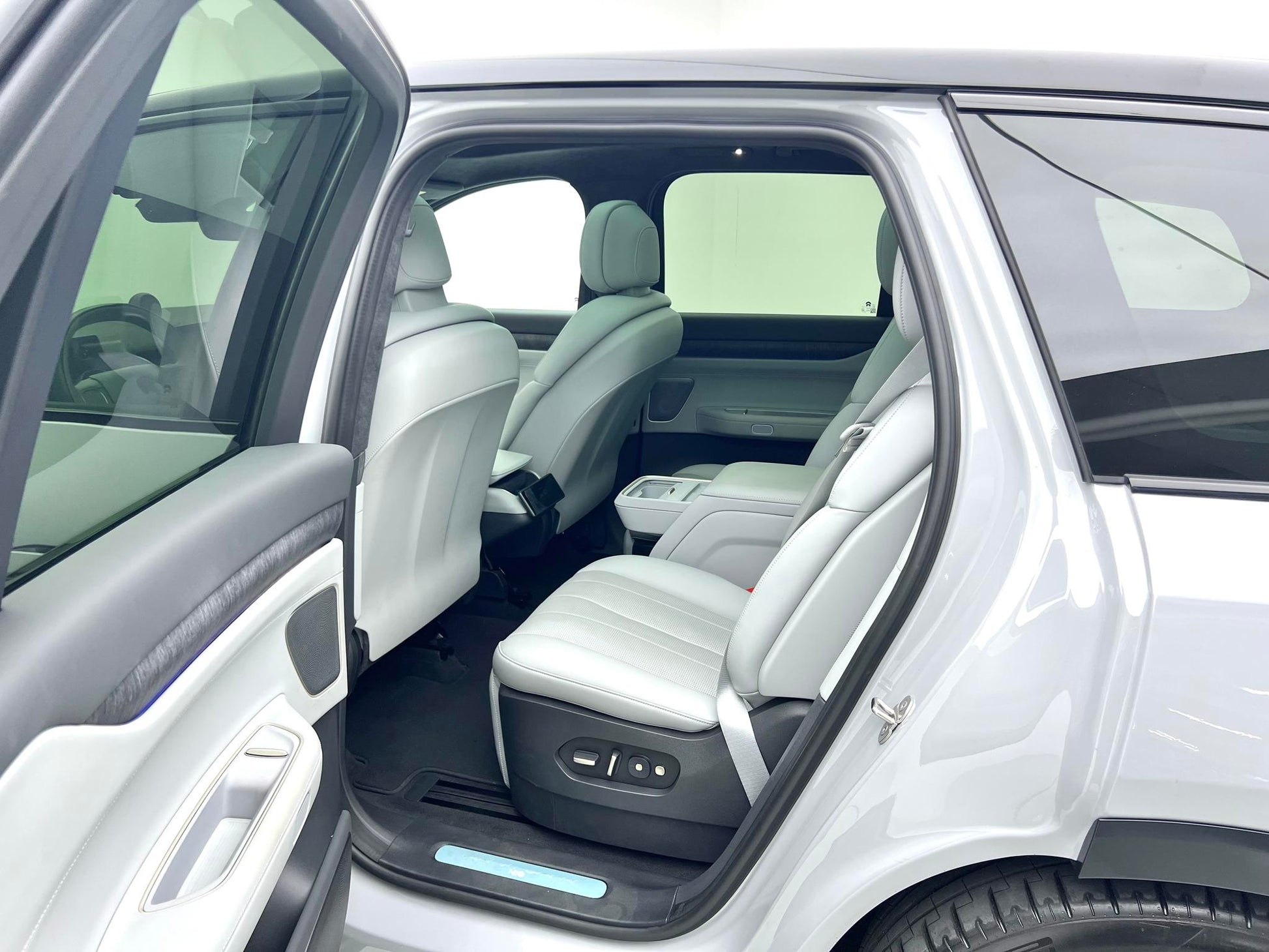 Certificated Pre-Owned NIO ES8 2023 75kWh Executive Edition -u24105319