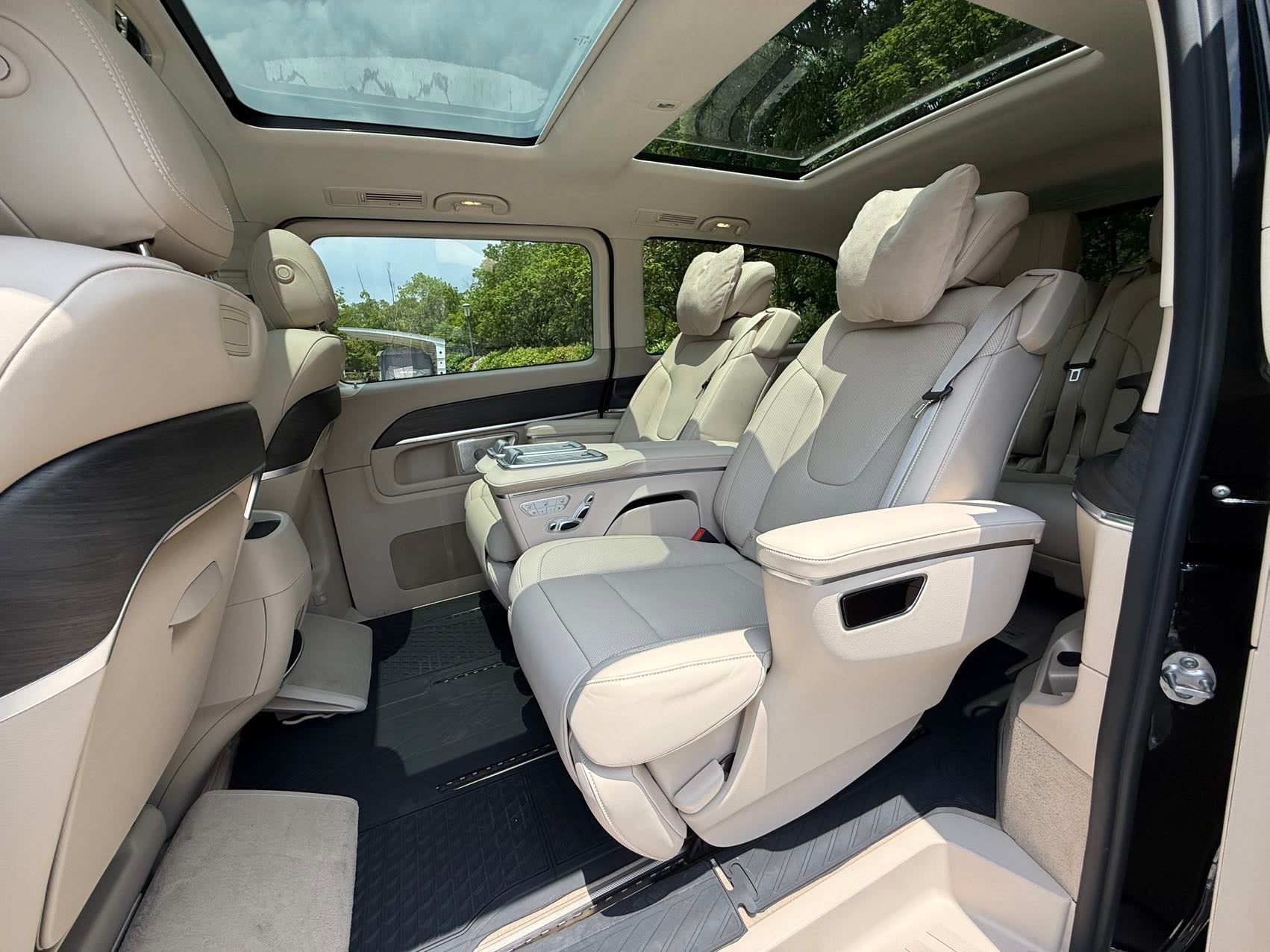 2024 Mercedes-Benz V-Class V 300 L Long Wheelbase Luxury Version -CG1697761