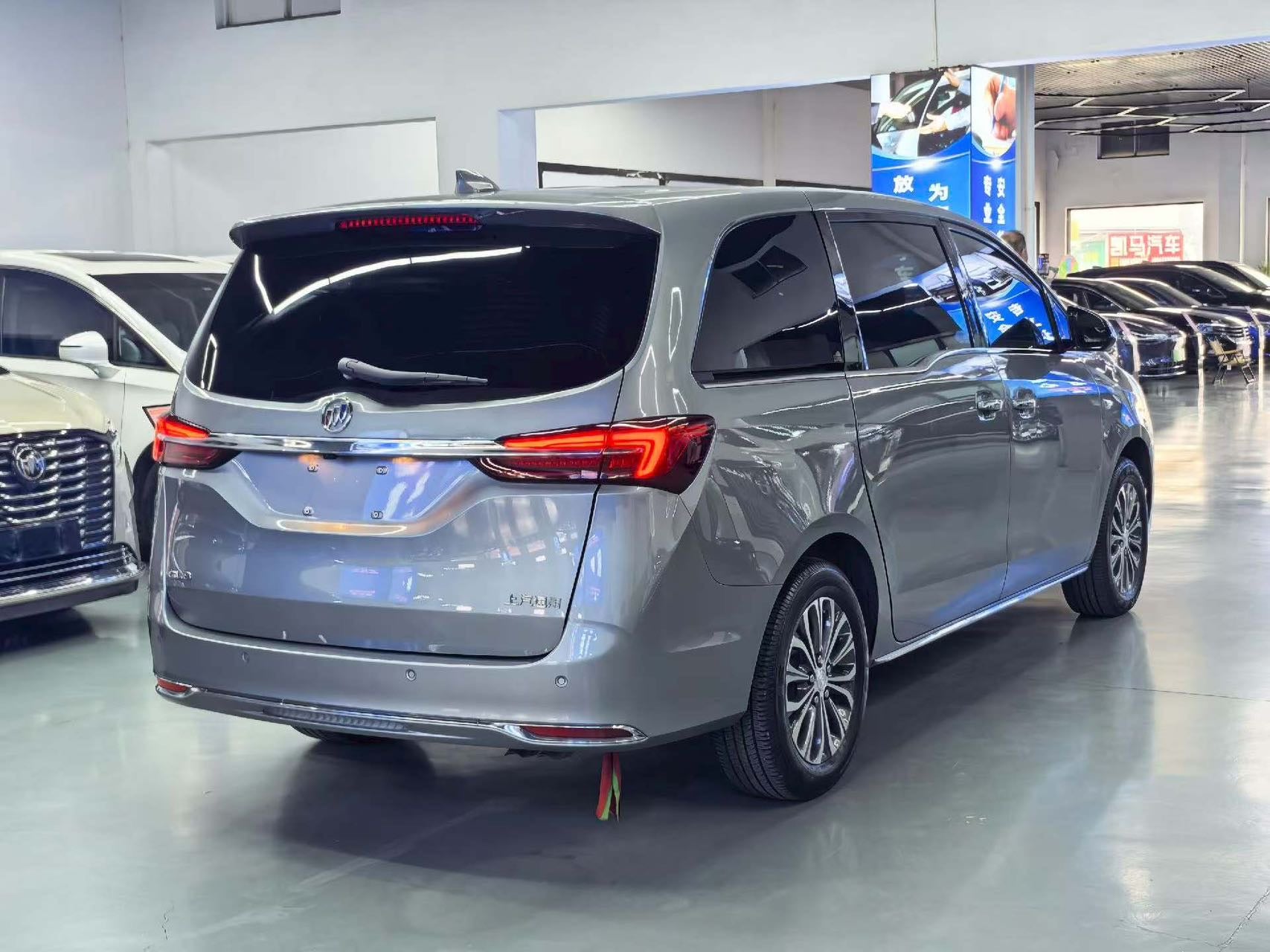 2023 Buick GL8 2.0T Automatic Refreshed Land Business Class 652T Luxury 7-Seater -CG1697795