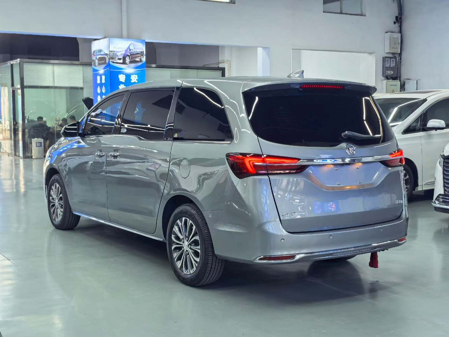 2023 Buick GL8 2.0T Automatic Refreshed Land Business Class 652T Luxury 7-Seater -CG1697795