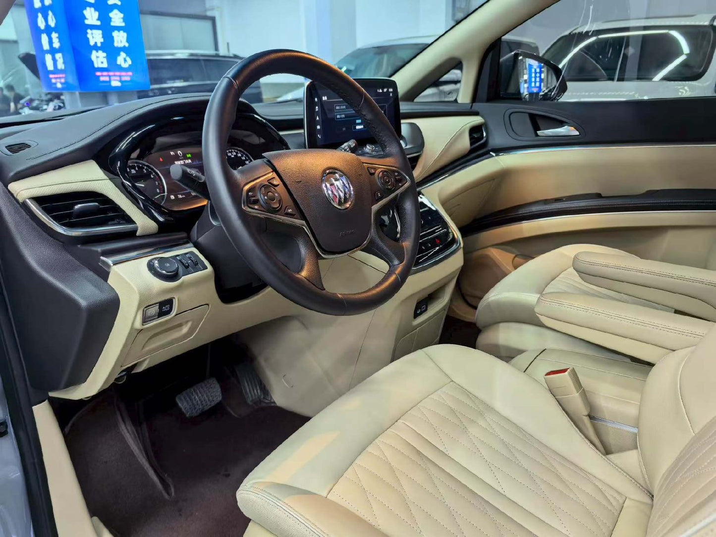 2023 Buick GL8 2.0T Automatic Refreshed Land Business Class 652T Luxury 7-Seater -CG1697795