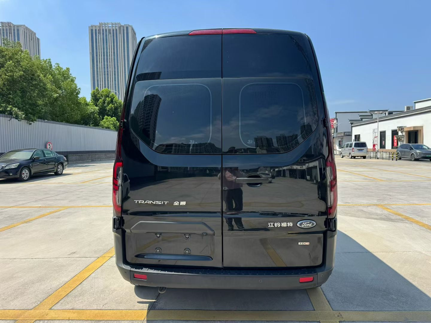 2023 Ford Transit 2.0T Diesel Manual Multi-purpose Commercial Vehicle Medium Wheelbase Medium Roof 5/6-seater -CG1697857