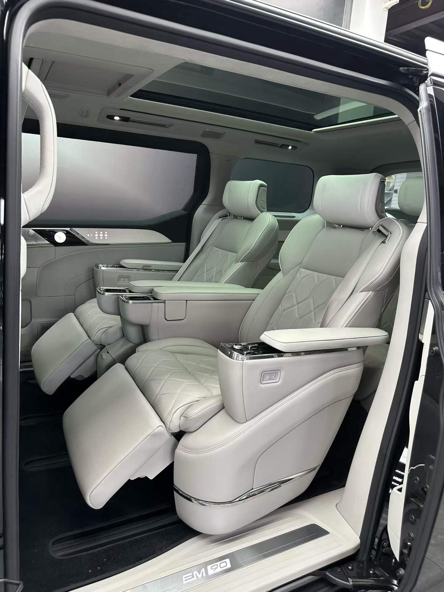 2025 Volvo EM90 Ultra 6-Seater -CG1698791