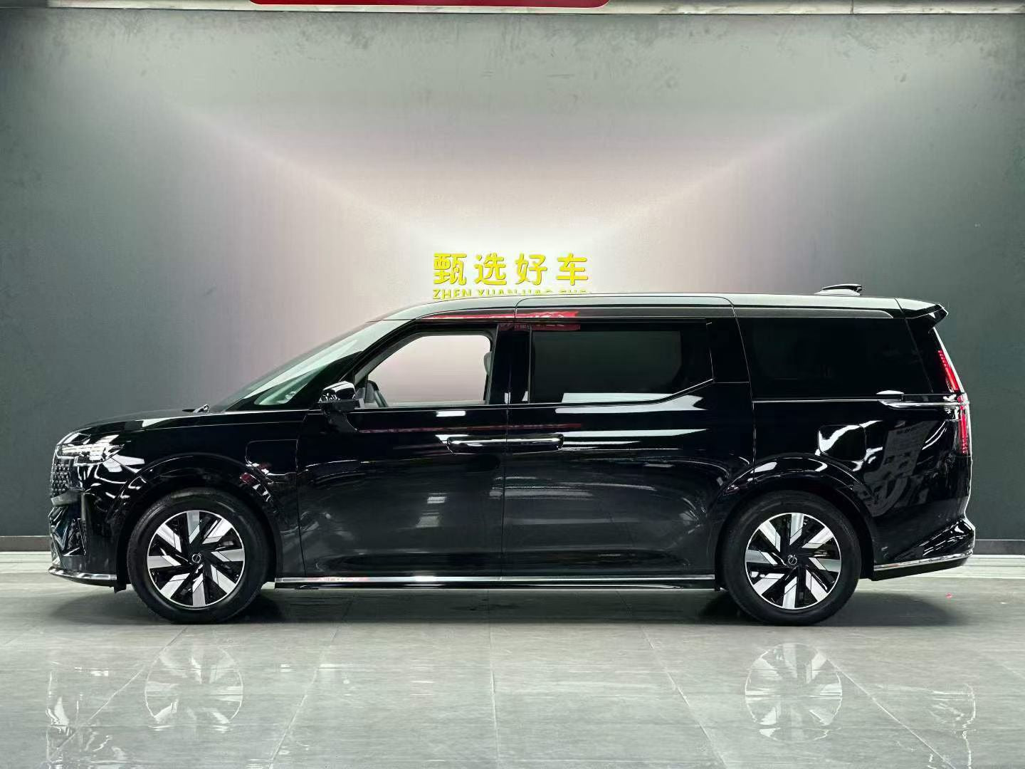 2025 Volvo EM90 Ultra 6-Seater -CG1698791