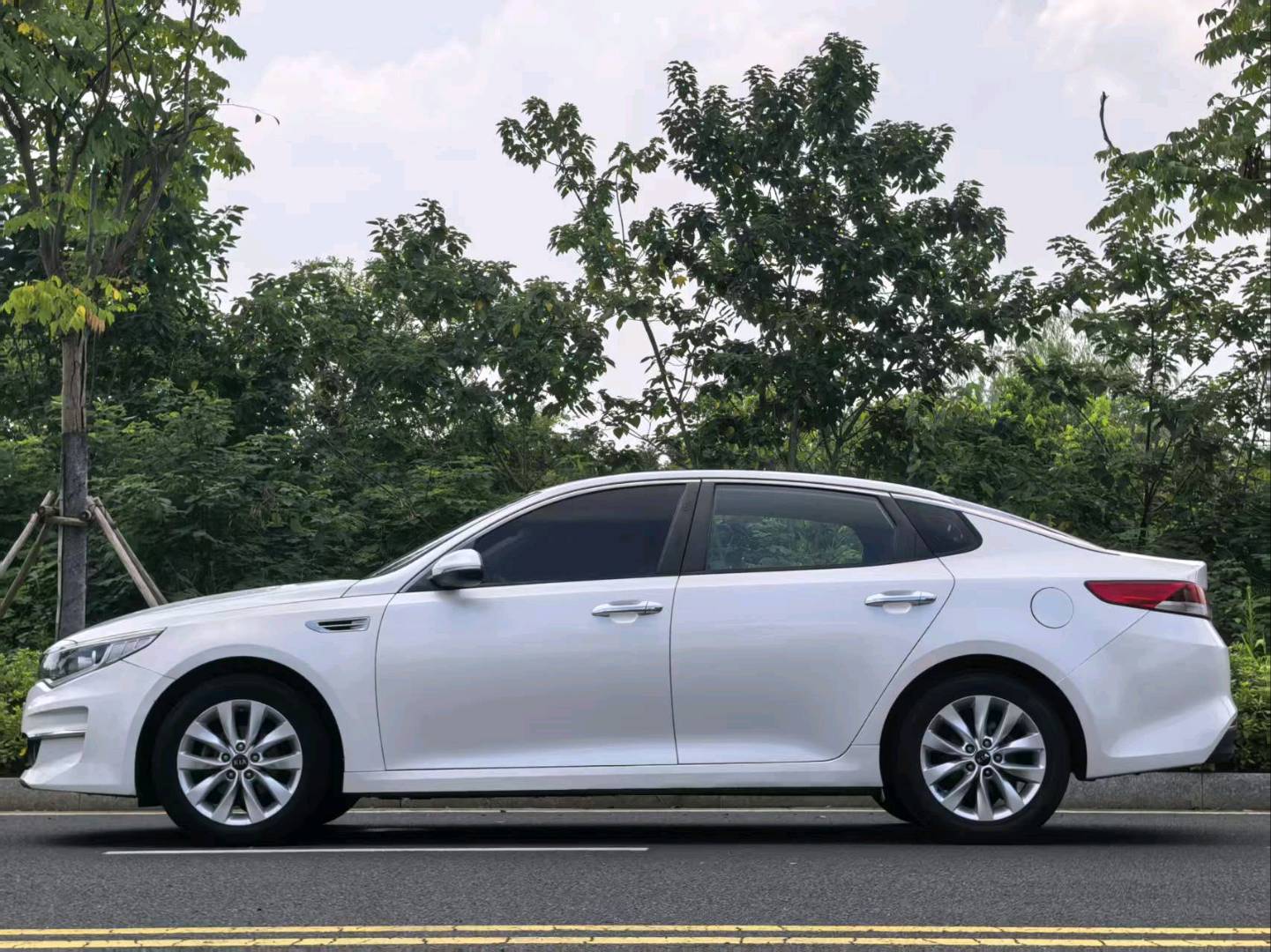2016 Kia K5 2.0L Automatic GLS -CG1701641