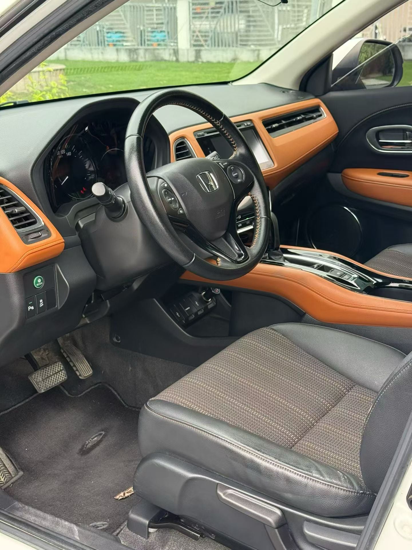 2015 Honda Vezel 1.8L CVT Two-Wheel Drive Luxury -CG1701486
