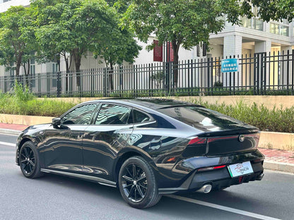 2023 Changan UNI-V iDD 1.5T Electric Three-Clutch 113km Zhiku -CG1702566