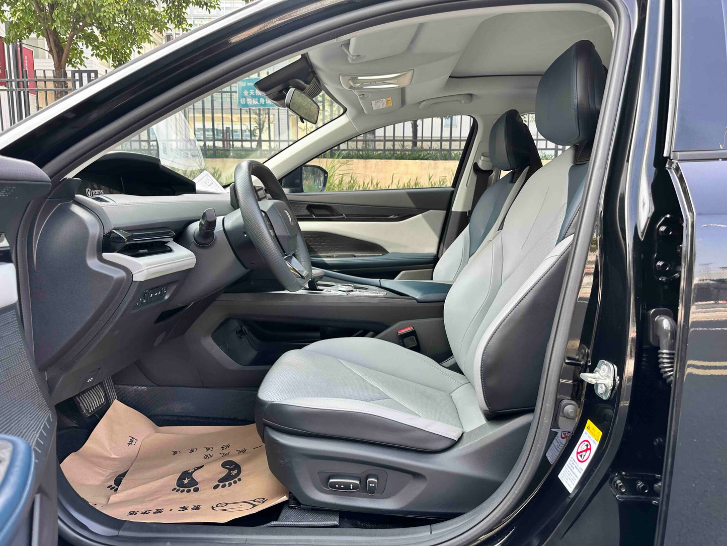2023 Changan UNI-V iDD 1.5T Electric Three-Clutch 113km Zhiku -CG1702566