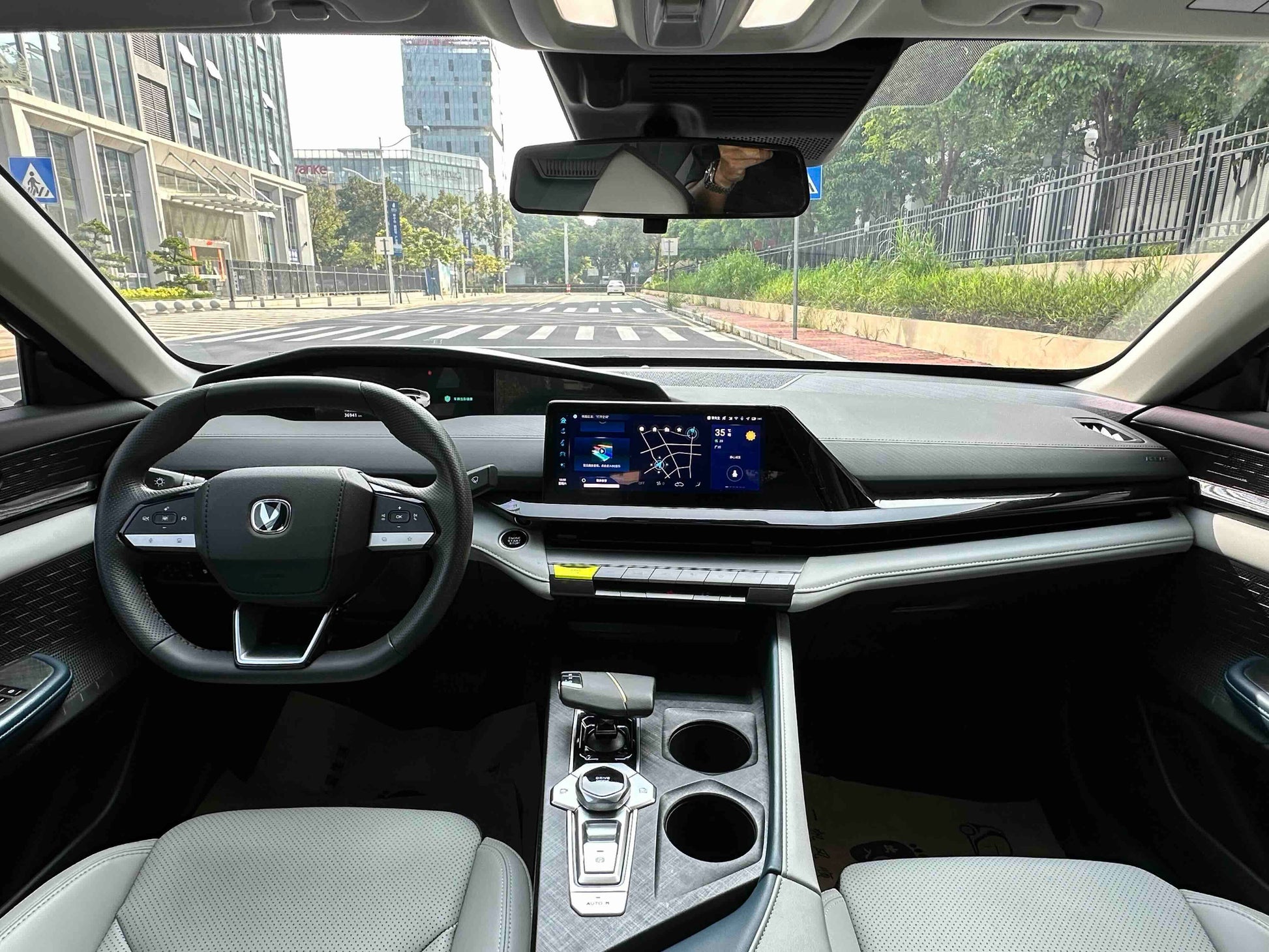 2023 Changan UNI-V iDD 1.5T Electric Three-Clutch 113km Zhiku -CG1702566