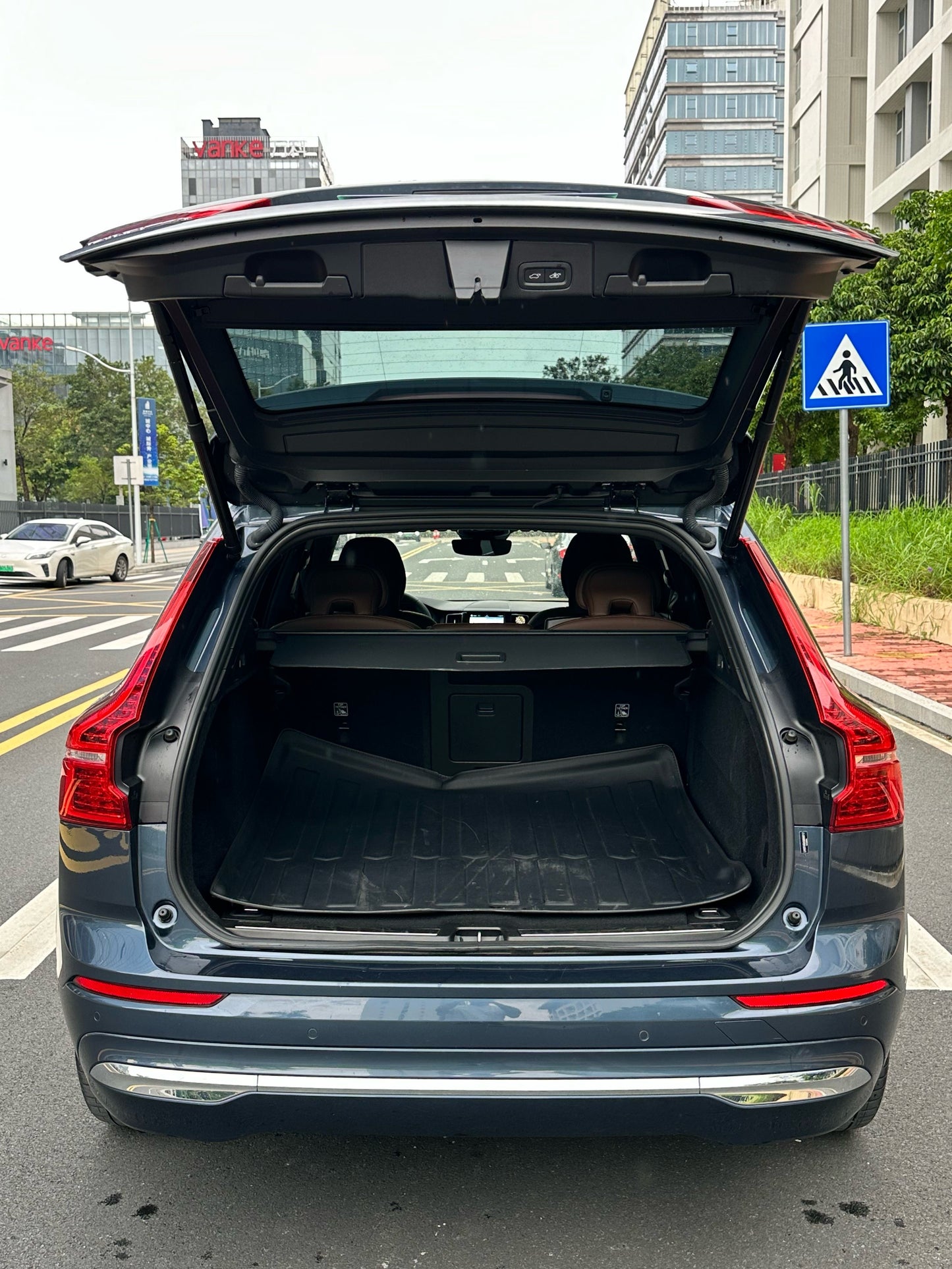2024 Volvo XC60 New Energy T8 Plug-in Hybrid Long Range AWD Zhiya Luxury Edition -CG1702579